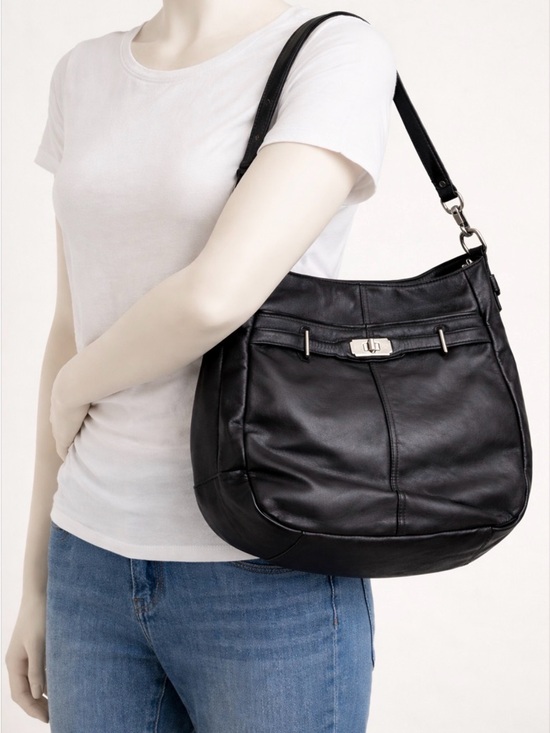 Coach Handbags - Coach Chelsea Ashlyn Hobo Black Leather in Excellent Condition